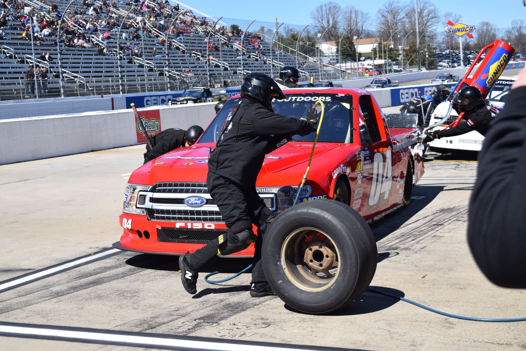 Martinsville Truck Races Ford truck on pit road.JPG